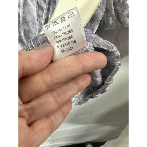 NWT Calligraphie by Anthropologie Velvet Top Size Small - Picture 11 of 11